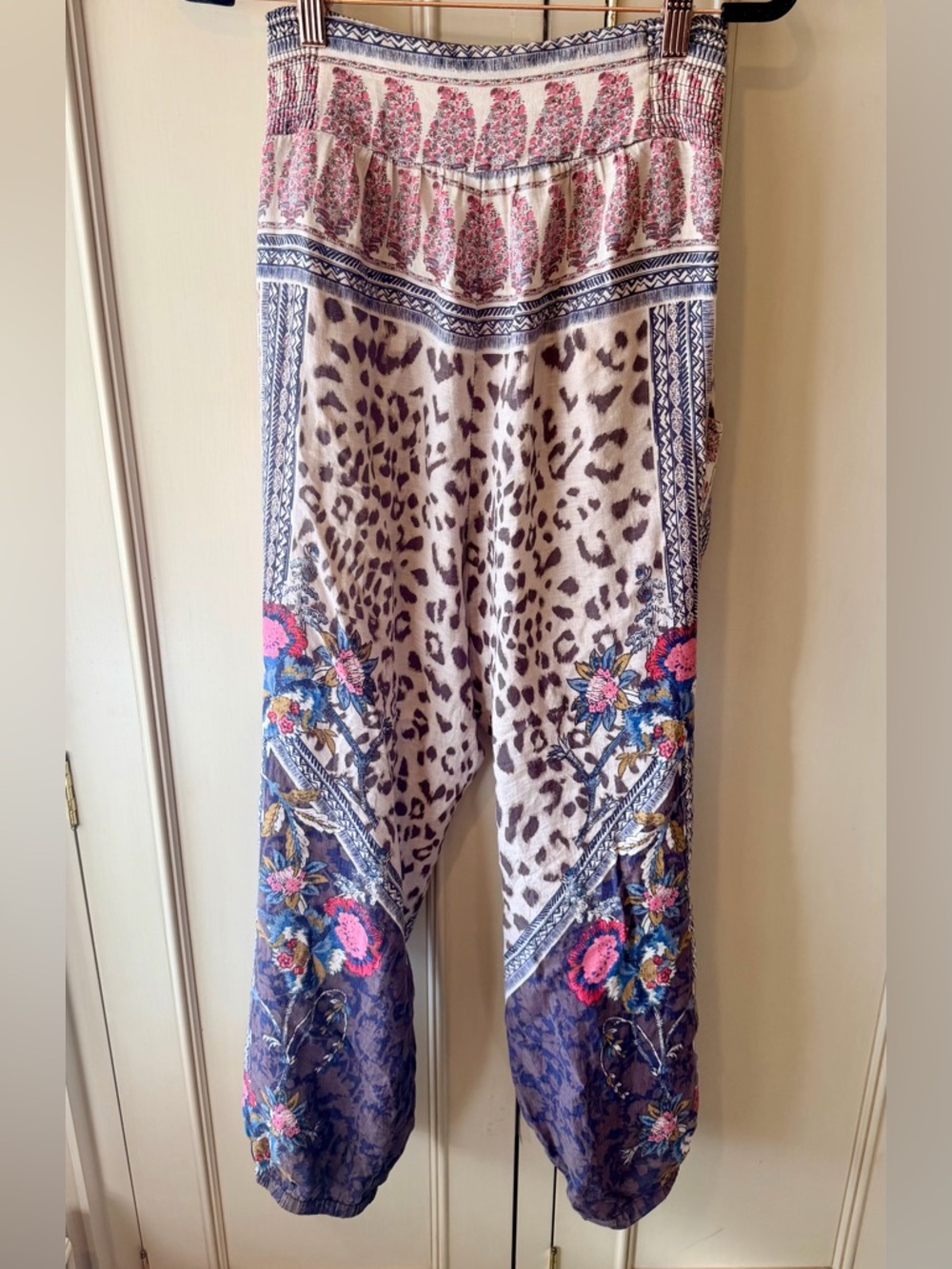 Free People  vintage harem pants. Elastic wide waist band. Sz. Small Very Rare.🦋